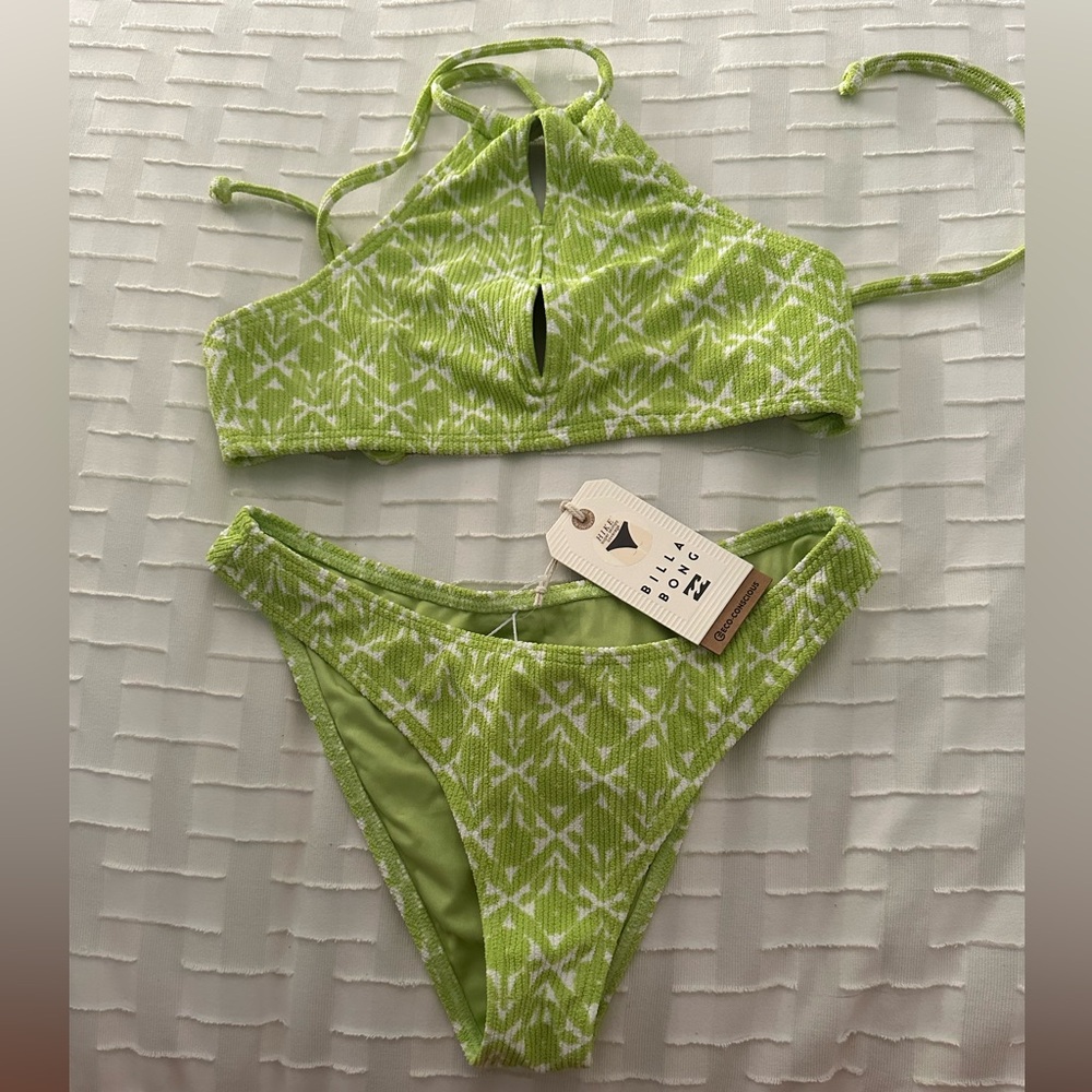 New with tags, billabong set